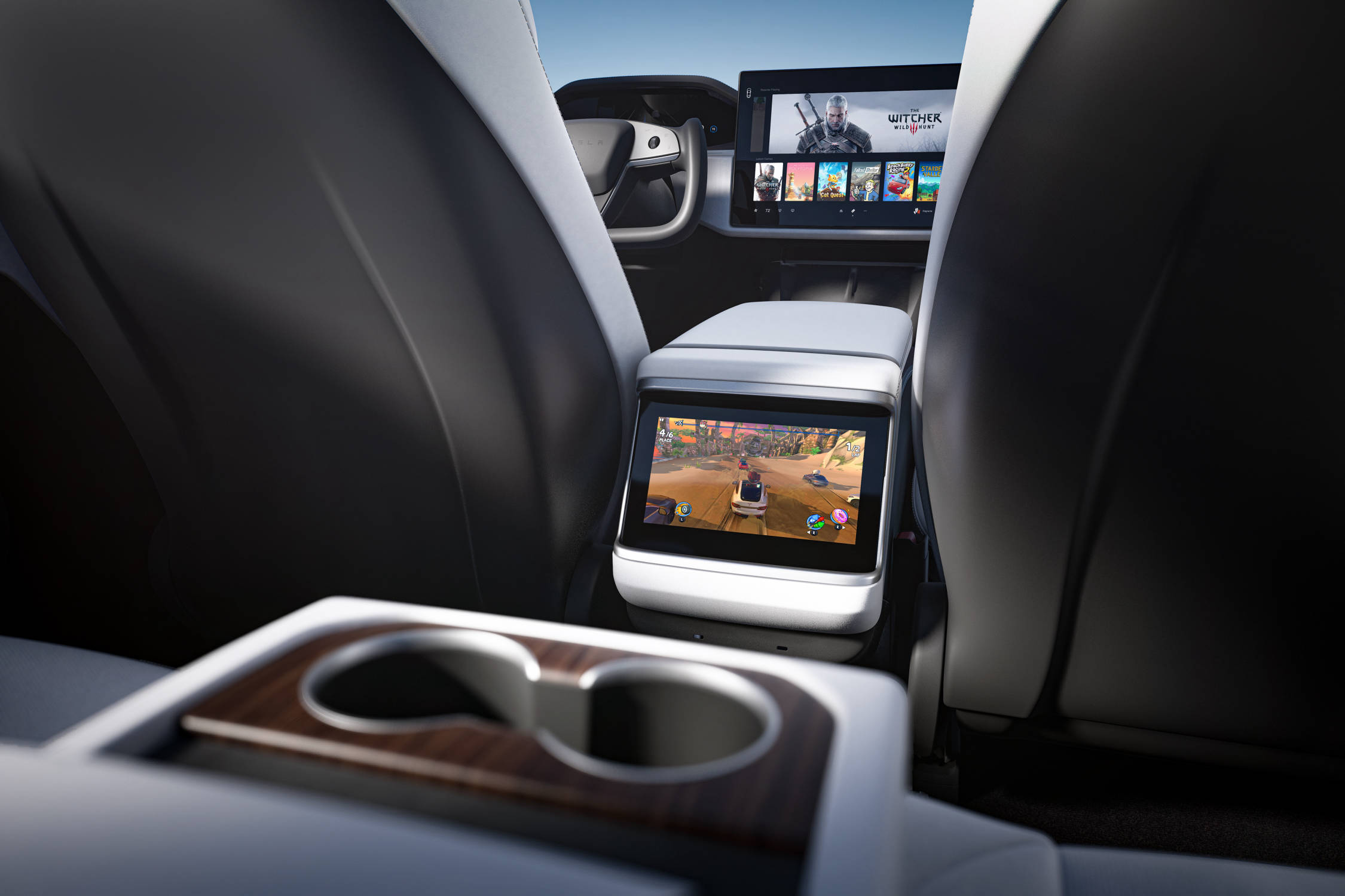 Tesla Model S Plaid - Хүссэн тоглоомоо машинаасаа тоглох боломжтой.