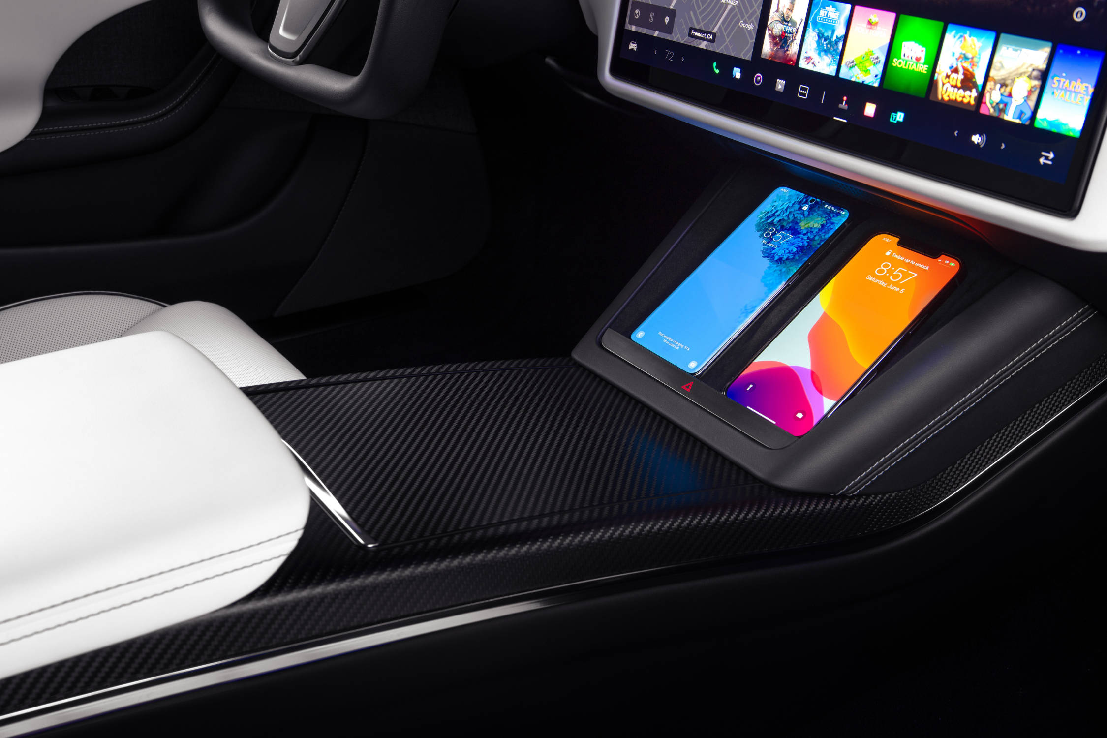 Tesla Model S Plaid - Хүссэн тоглоомоо машинаасаа тоглох боломжтой.